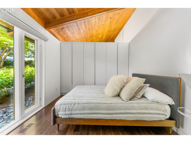 10200 Sw HAWTHORNE Ln, Portland, OR 97225