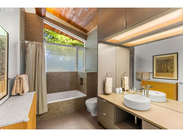 10200 Sw HAWTHORNE Ln, Portland, OR 97225