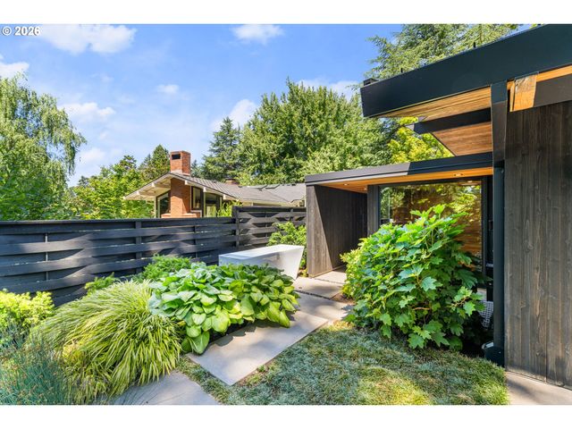 10200 Sw HAWTHORNE Ln, Portland, OR 97225