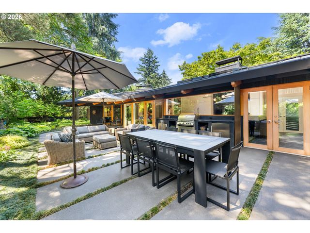 10200 Sw HAWTHORNE Ln, Portland, OR 97225