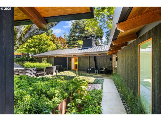 10200 Sw HAWTHORNE Ln, Portland, OR 97225