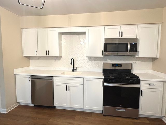 841 Countryside Highway, Mundelein, IL 60060