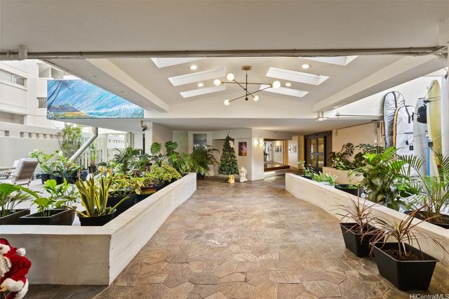 2463 Kuhio Avenue 307, Honolulu, HI 96815