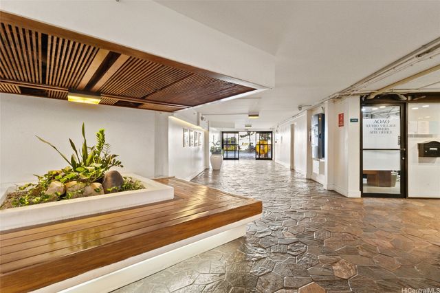 2463 Kuhio Avenue 307, Honolulu, HI 96815