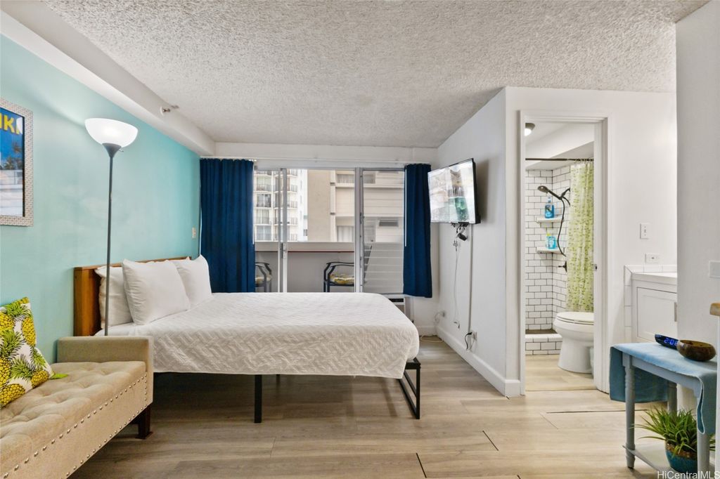 2463 Kuhio Avenue 307, Honolulu, HI 96815