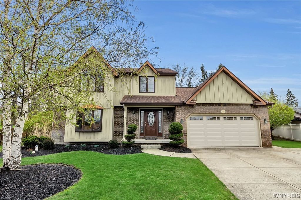 9 Lisa Ann Lane, West Seneca, NY 14224