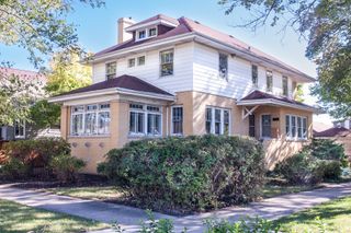 5255 W Belle Plaine Avenue, Chicago, IL 60641