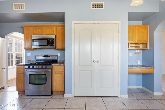 10779 Arron Street, El Paso, TX 79924