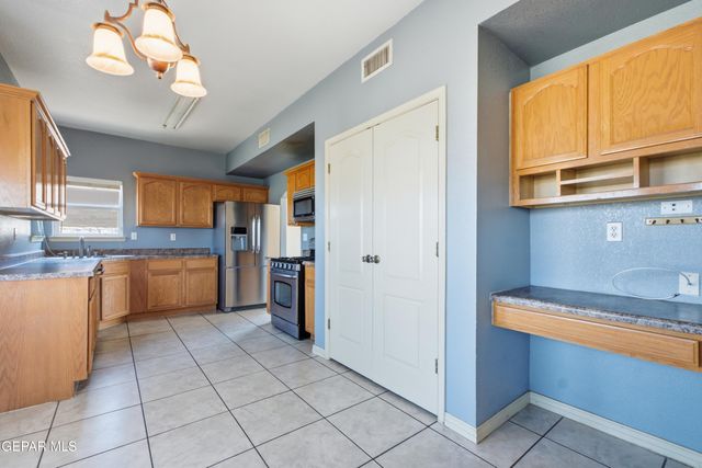 10779 Arron Street, El Paso, TX 79924