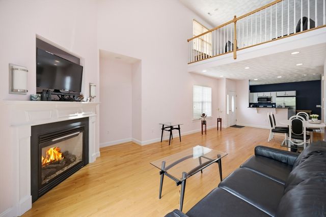 56 Merrimac St B, Woburn, MA 01801