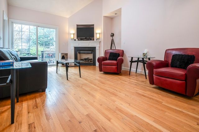 56 Merrimac St B, Woburn, MA 01801