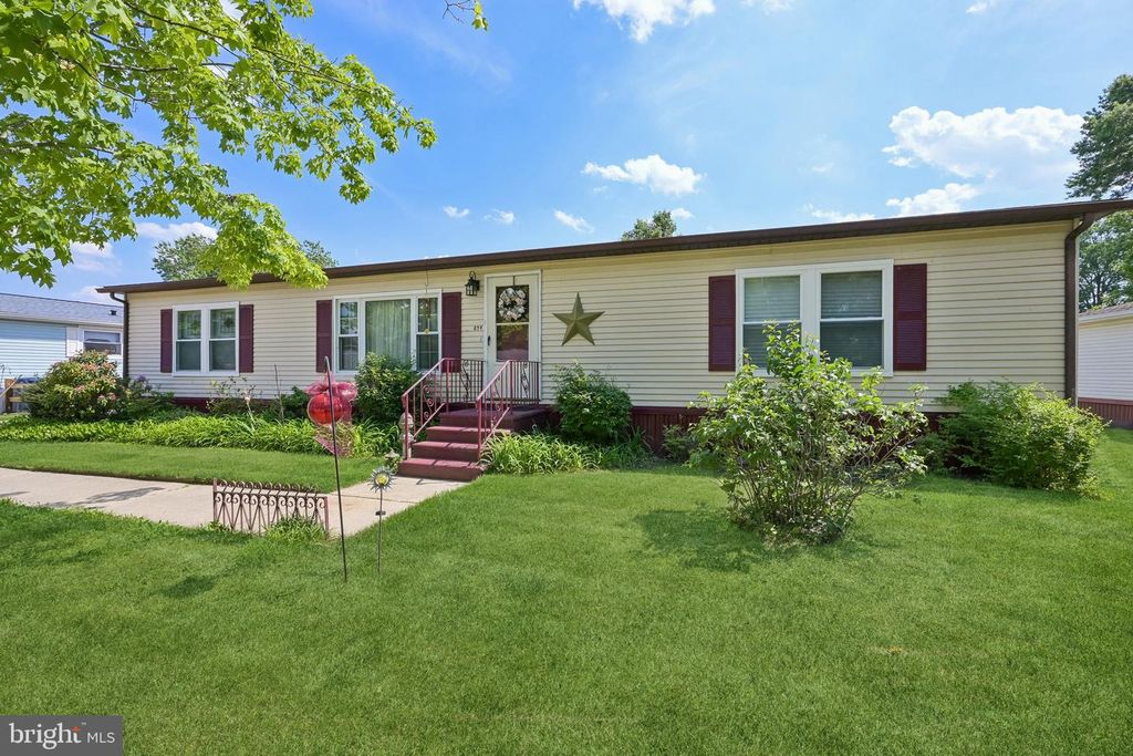 874 WOODCHUCK DR, Mount Laurel, NJ 08054