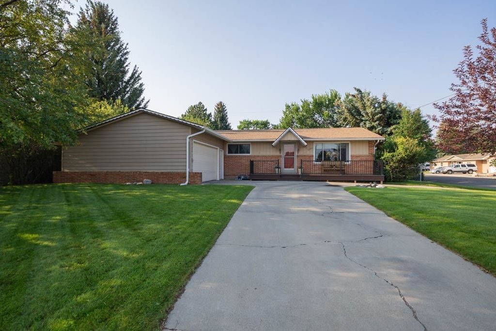 1302 Stampede Ave, Cody, WY 82414 photo 1