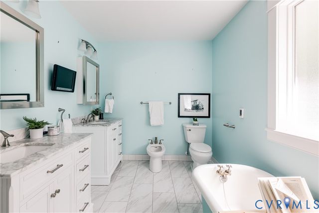 313 S James St, Ashland, VA 23005