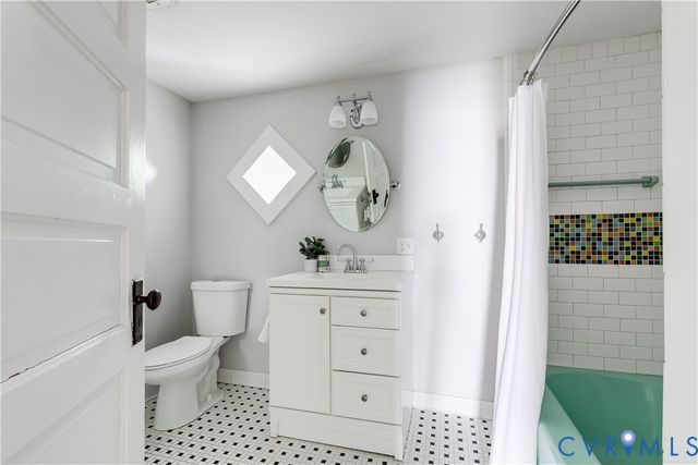 313 S James St, Ashland, VA 23005