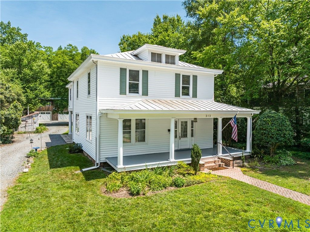 313 S James St, Ashland, VA 23005