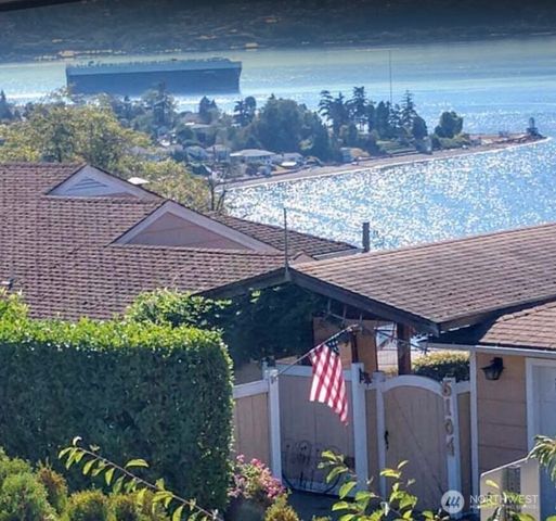 6121 Madrona Drive NE, Tacoma, WA 98422