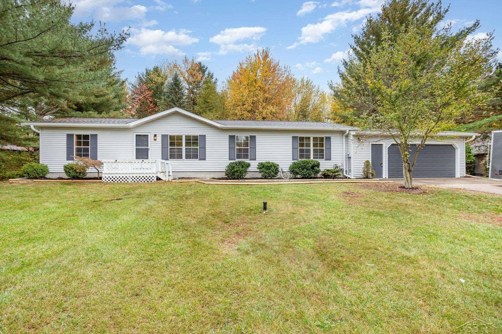 3030 E Estate Drive, Midland, MI 48642