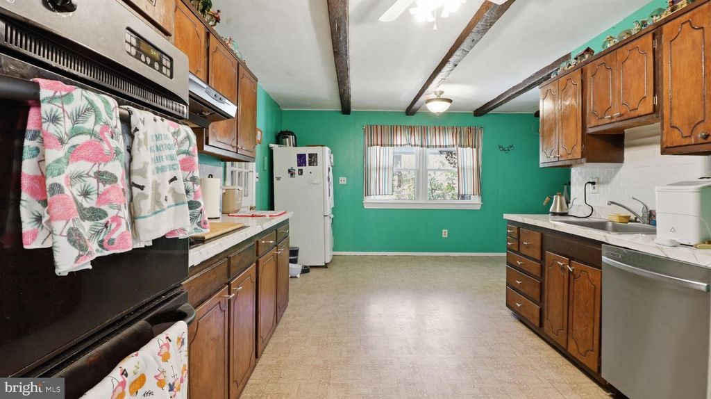 Image 11 of property listing at 13408 KRIS RAN CT, Fort Washington, MD 20744