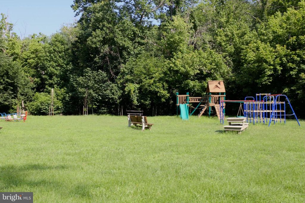 Image 39 of property listing at 13408 KRIS RAN CT, Fort Washington, MD 20744