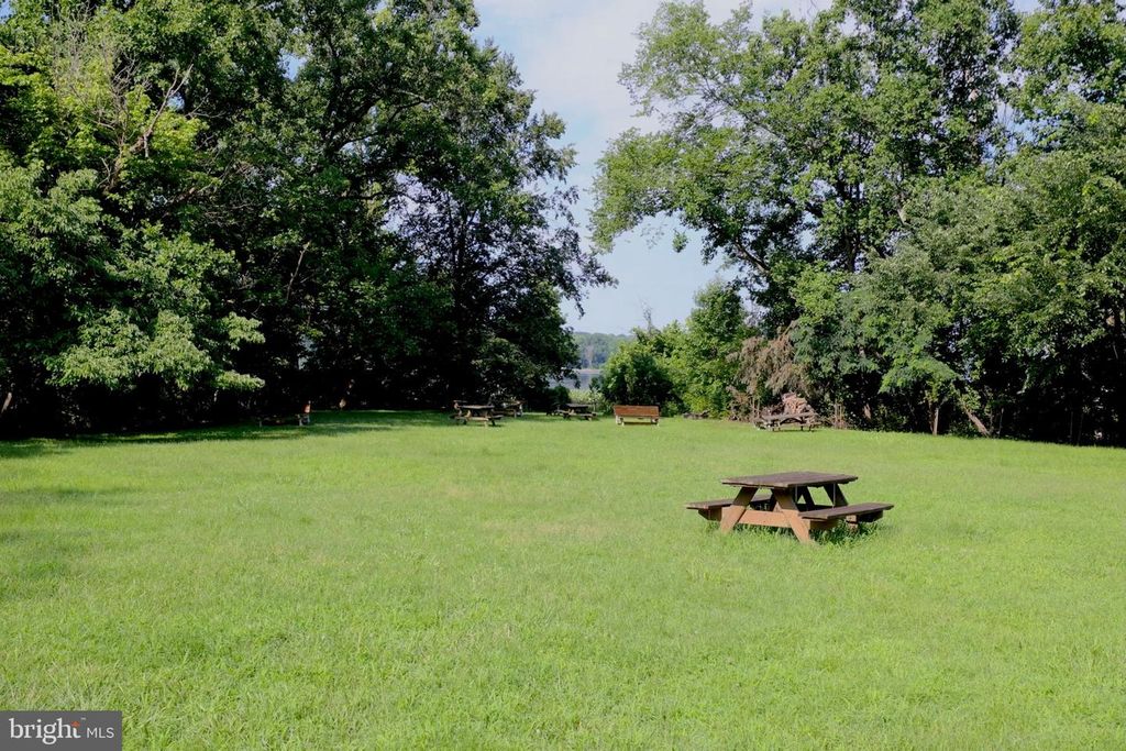 Image 5 of property listing at 13408 KRIS RAN CT, Fort Washington, MD 20744