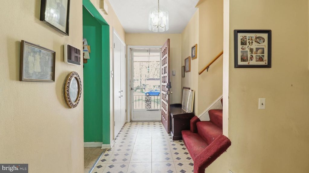 Image 7 of property listing at 13408 KRIS RAN CT, Fort Washington, MD 20744