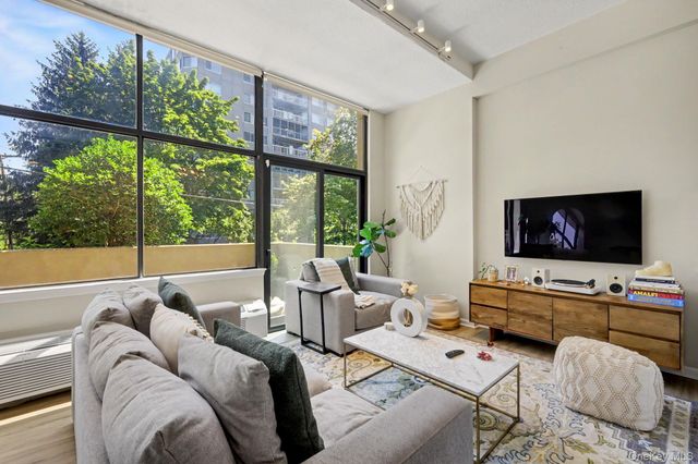 15 Stewart Place 1S, White Plains, NY 10603