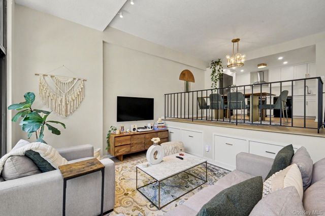 15 Stewart Place 1S, White Plains, NY 10603