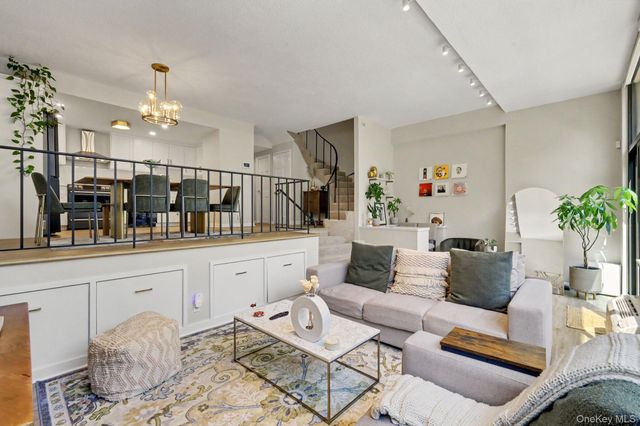 15 Stewart Place 1S, White Plains, NY 10603