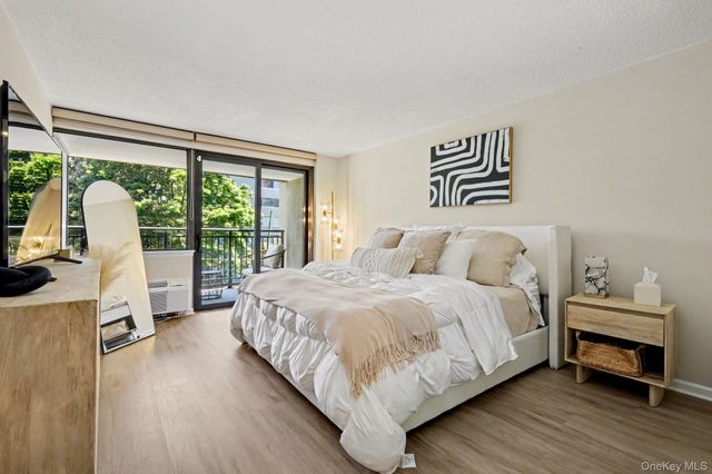 15 Stewart Place 1S, White Plains, NY 10603