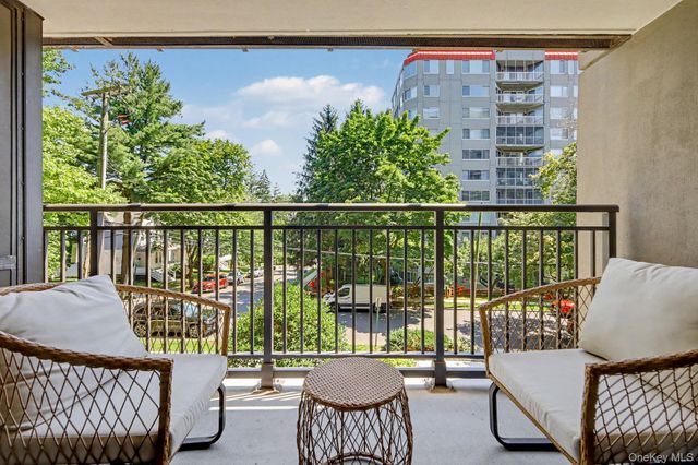15 Stewart Place 1S, White Plains, NY 10603