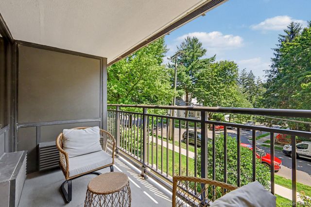 15 Stewart Place 1S, White Plains, NY 10603