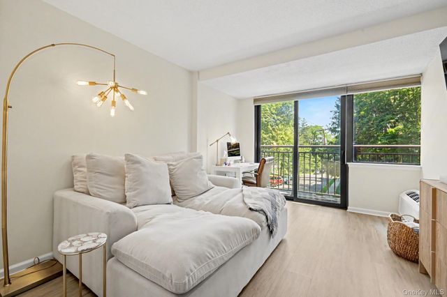 15 Stewart Place 1S, White Plains, NY 10603