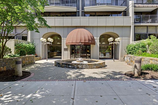 15 Stewart Place 1S, White Plains, NY 10603