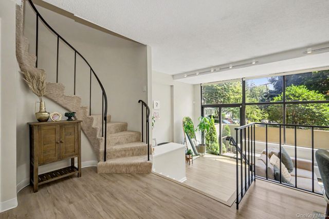 15 Stewart Place 1S, White Plains, NY 10603