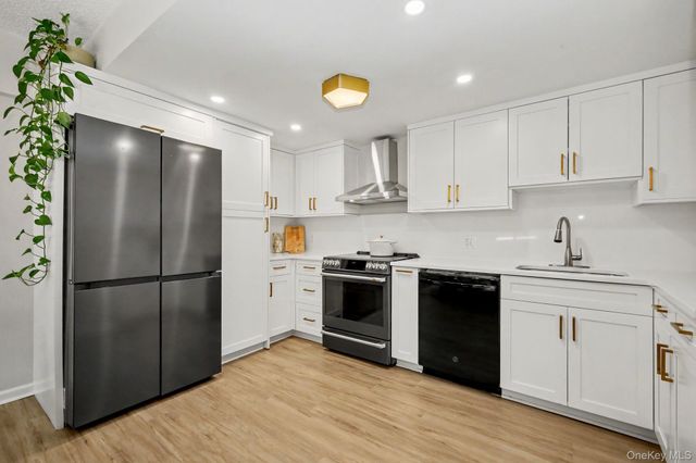 15 Stewart Place 1S, White Plains, NY 10603