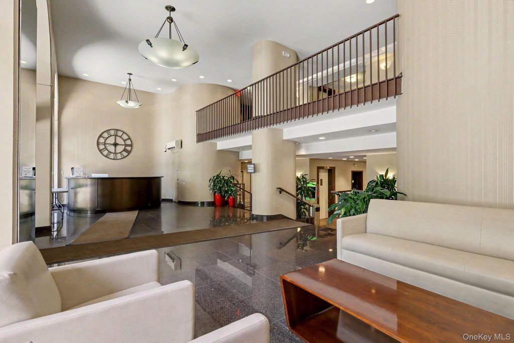 15 Stewart Place 1S, White Plains, NY 10603 — photo 2