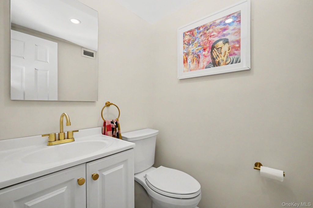 15 Stewart Place 1S, White Plains, NY 10603 — photo 4