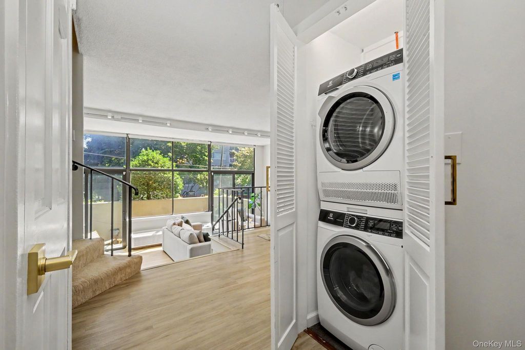 15 Stewart Place 1S, White Plains, NY 10603 — photo 5