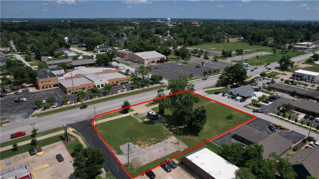803 N Walton Boulevard, Bentonville, AR 72712
