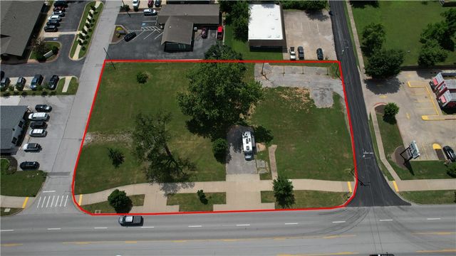 803 N Walton Boulevard, Bentonville, AR 72712