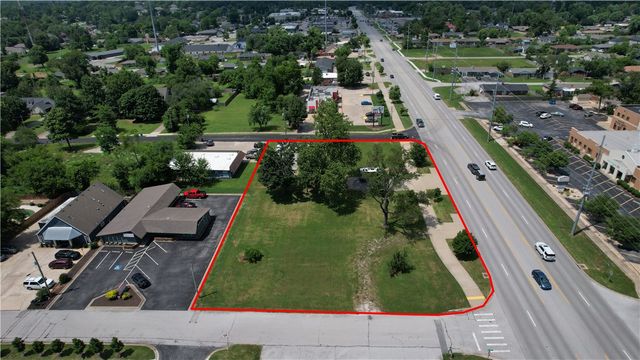 803 N Walton Boulevard, Bentonville, AR 72712