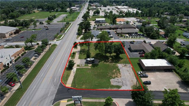 803 N Walton Boulevard, Bentonville, AR 72712