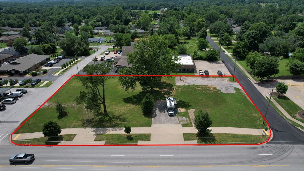 803 N Walton Boulevard, Bentonville, AR 72712