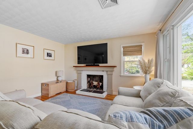 123 Plain Rd, Westford, MA 01886