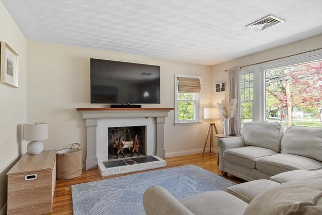 123 Plain Rd, Westford, MA 01886