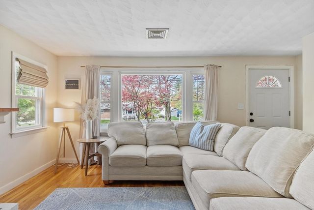 123 Plain Rd, Westford, MA 01886