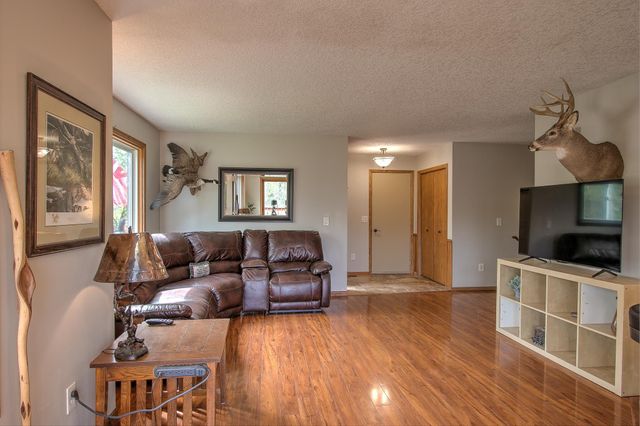 1397 309th Avenue NW, Cambridge, MN 55008