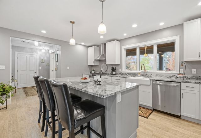 7 Hat Trick Dr, Plymouth, MA 02360