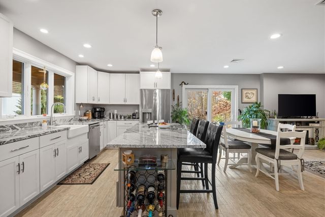 7 Hat Trick Dr, Plymouth, MA 02360